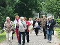 Sommarresans deltagare efter besöket i Tusby Kyrka 6.7 2017. Fotograf Ulla Bäckström