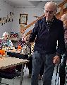 Ove Ståhl serverar lkaffet 19.10 2023